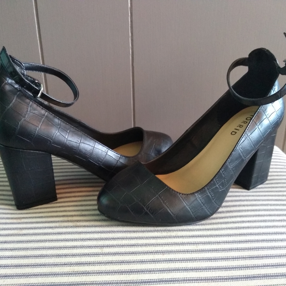 Black ankle strap torrid pumps